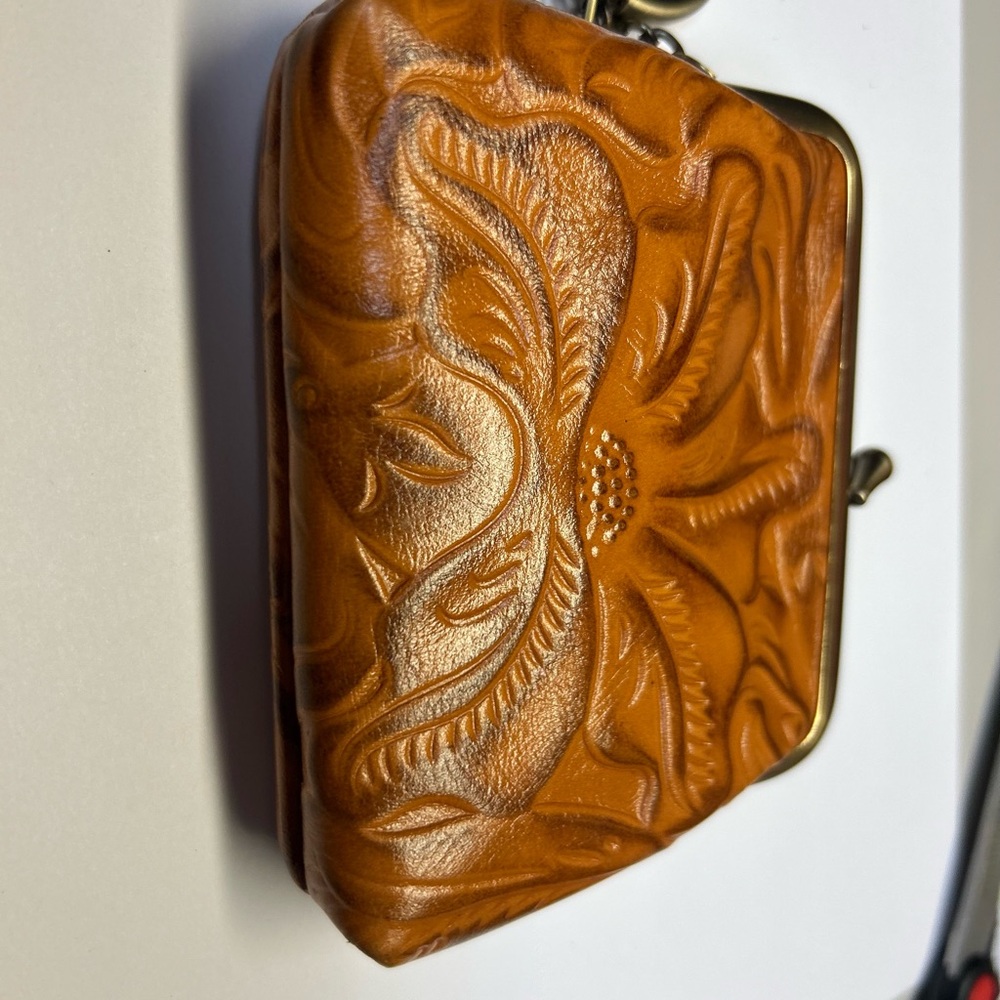 Patricia Nash SAVENA TOOLED Leather Framed Kiss-Lock Wristlet FLORENCE
B wallet - Picture 9 of 13